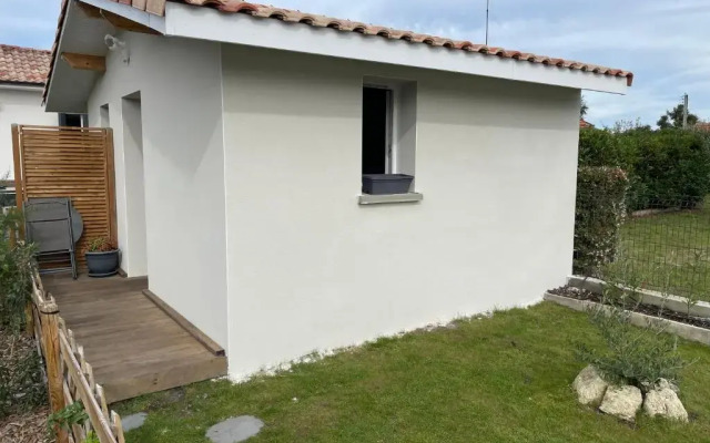 joli studio neuf tout equipé, wifi