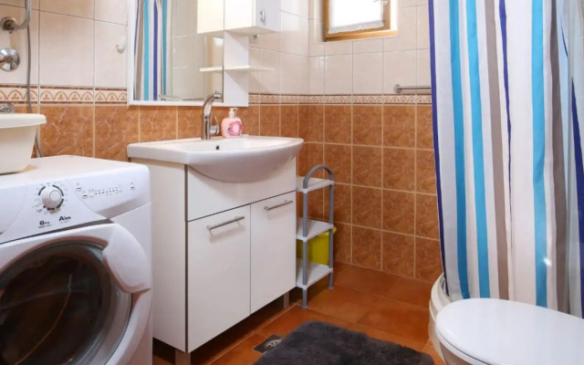 Neda - Perfect Location & Free Parking - A3