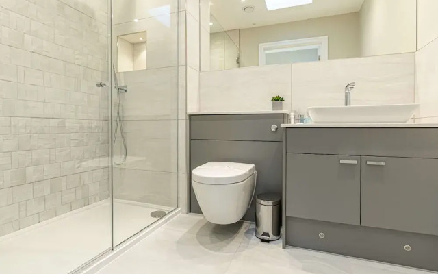 Celador Apartments - Bond House