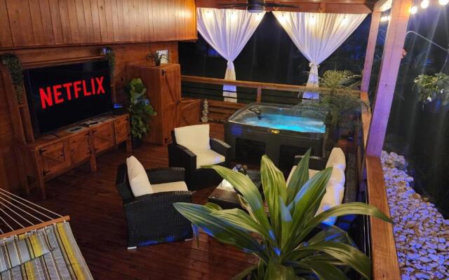 Palm's Luxury Suite with Private Jacuzzi