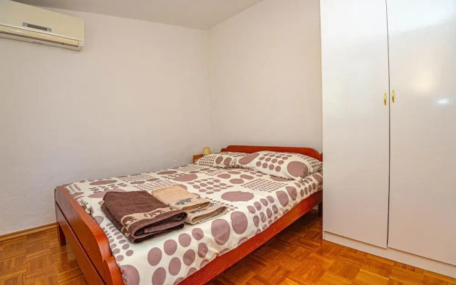 Amazing Apartment in Brodarica With Wifi and 1 Bedrooms