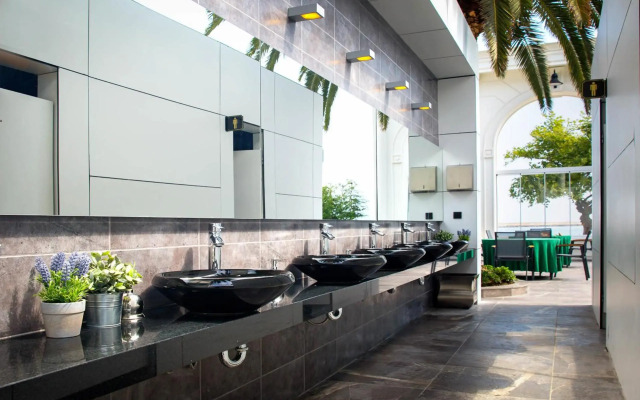 Northdoor Hotel