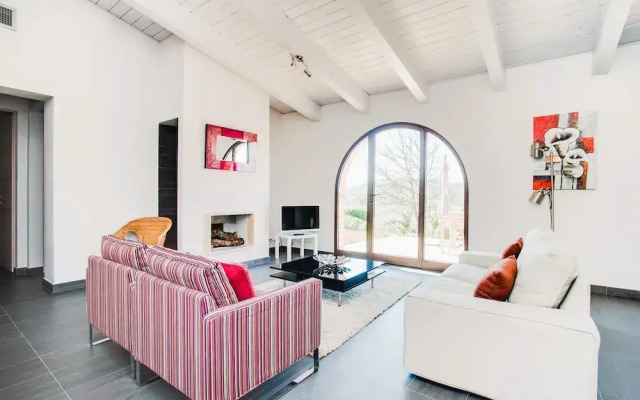 Luxury 2 Rooms Apt Basil in Siena Resort