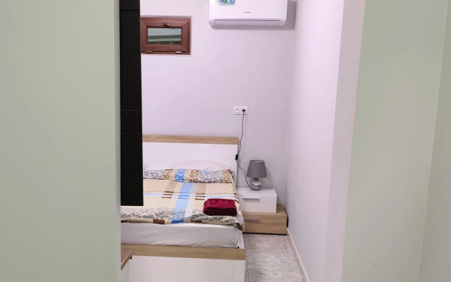 Artur's Poolside EXciting Rest house of 5 rooms