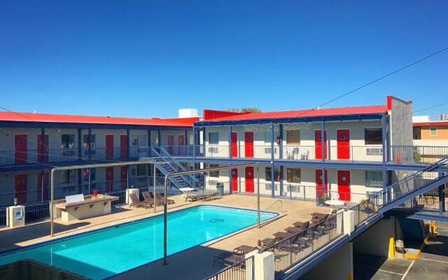 Sea And Breeze Hotel And Condo