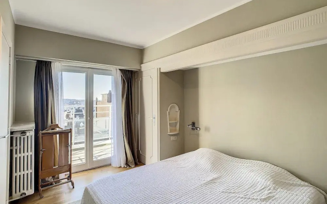 Apartment in Duinbergen With Sea Views