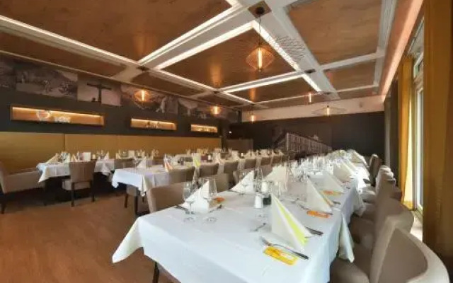 Hotel Ertl & mexican cantina salud