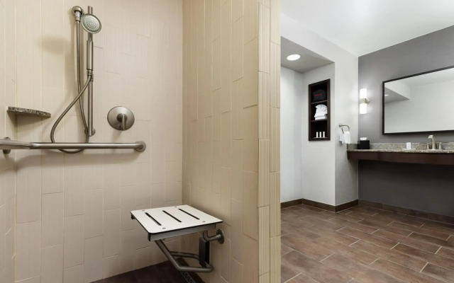 Courtyard by Marriott Los Angeles Woodland Hills