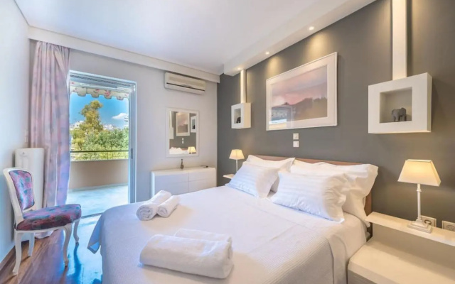 Central 3BR Apartment Next to Panormou Metro!