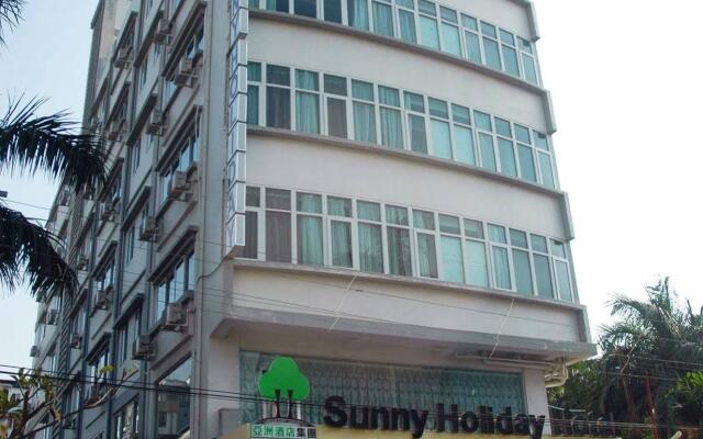 Sunny Holiday Hotel