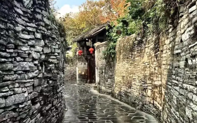 Ven Courtyard
