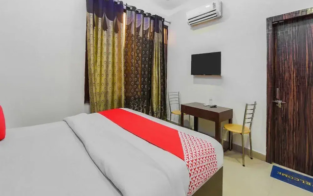 OYO 23599 Hotel Superstar