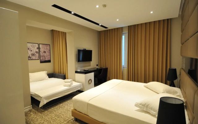 Senator Hotel