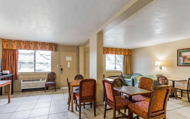 Econo Lodge Downtown