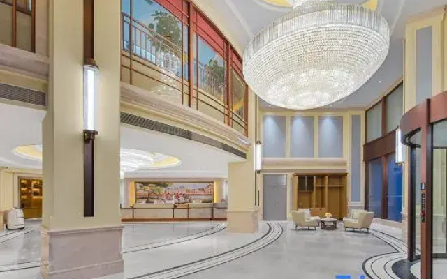 Vienna Hotel (Shijiazhuang Railway University Subway Station)