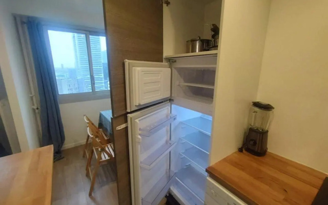 5 mn (450 m) walk Metro/La Defense/3BR/8Pers