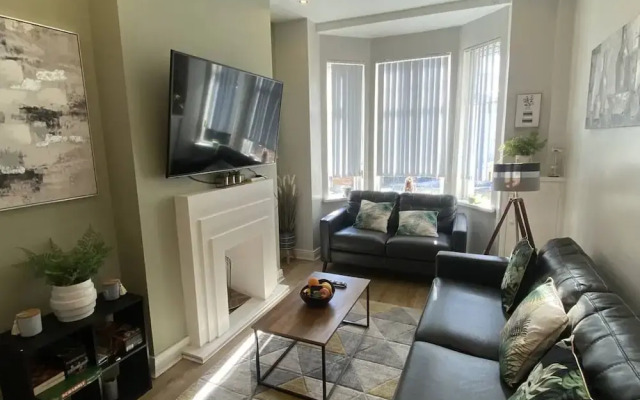 2BR Cozy Duplex in Belfast