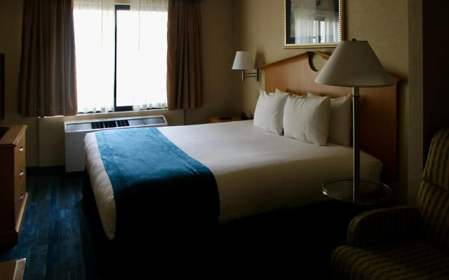 Marco LaGuardia Hotel & Suites