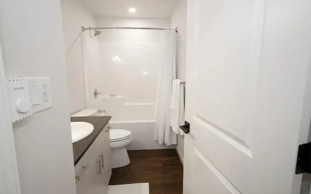 Gorgeous 2-bedrooms Duplex Upper Unit