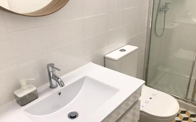 Low Cost Parking - Private Garden - Almada 392