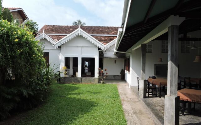 Curry Bowl Restaurant & Turtles Rest