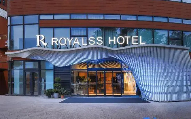R  Royalss Hotel