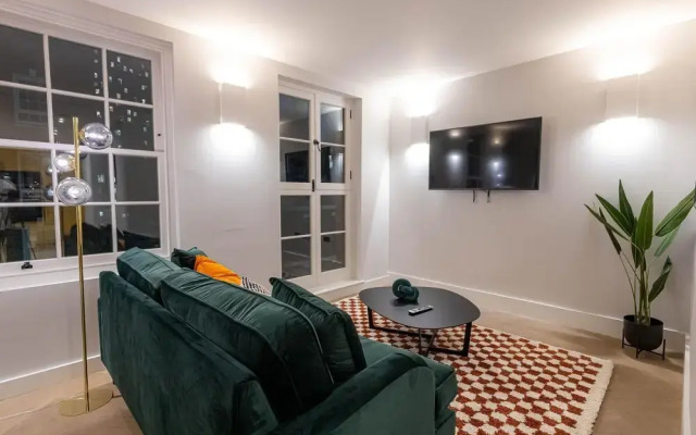 Three Bedroom Near Brick Lane by Belvilla