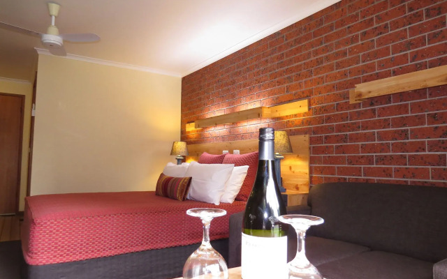 AAt 28 Goldsmith Motel