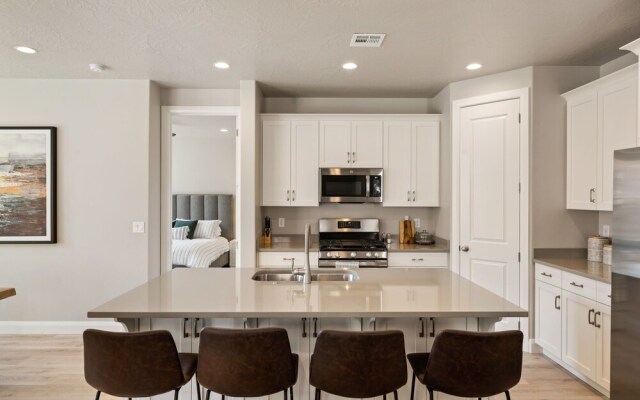 Sunnyside Retreat at Escondido by RedAwning