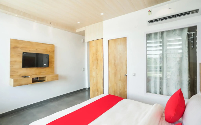 OYO 75317 Hotel Orchid Blu