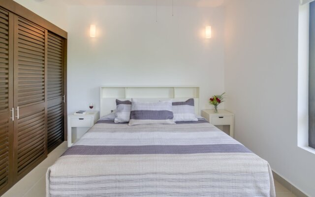 SIU M6 Second floor Condo by Gate48