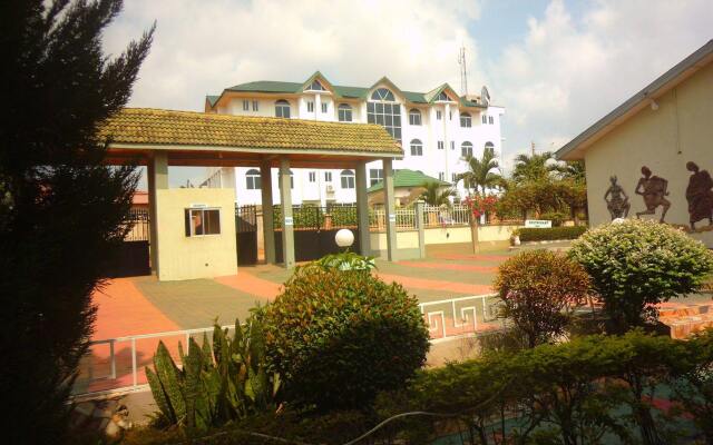 Wadoma Royale Hotel