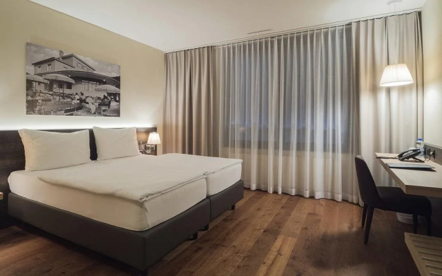 Hotel one66 (free parking garage)