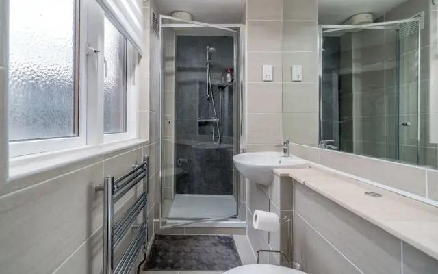 Cozy 3-bed flat near Vauxhall Gardens