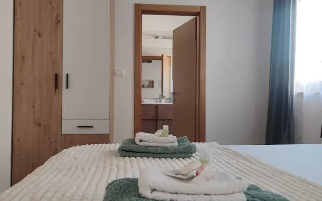 Apartment With Pool in Karlobag