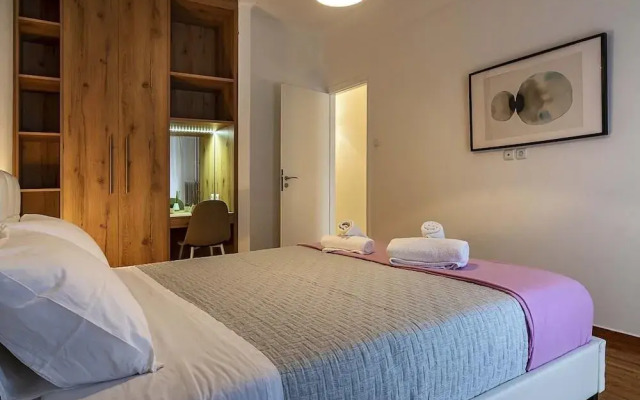 Elegant, spacious & minimalist aptm w/balcony