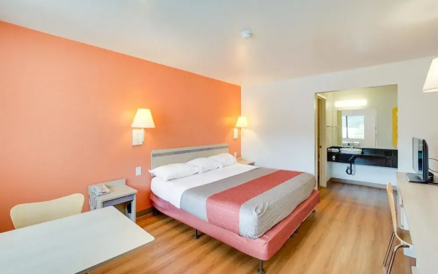 Motel 6 Columbia West