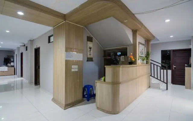 RedDoorz Plus near Lippo Cikarang Mall 2