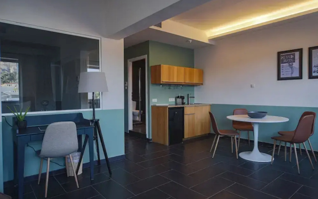 Elite Ermou Suites