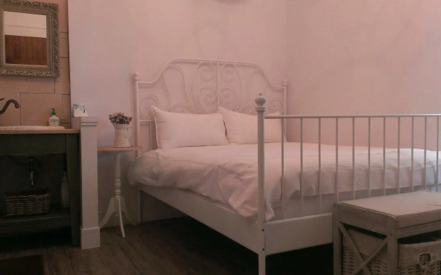 Antique's home