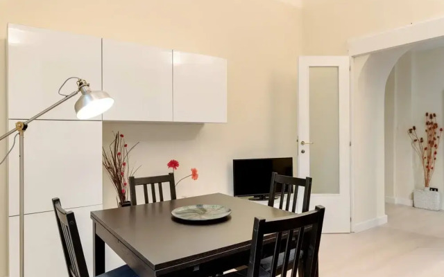 Sunny Flat In Elegant Building Close To Colosseum