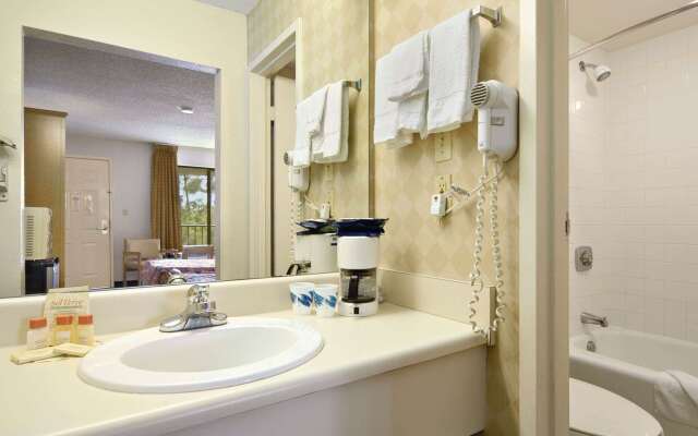 Days Inn & Suites by Wyndham Mobile