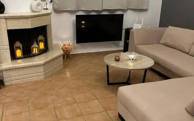 Cozy 2 Bedroom Apartment in Spilia
