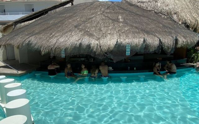 "room in Guest Room - Studio 502 Inside Cancun Resort"