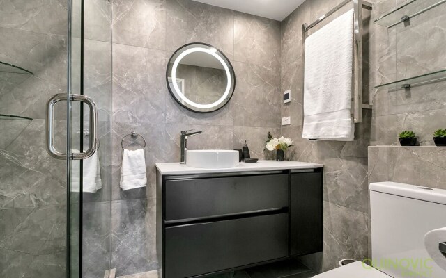 QV Sunny New Apt with Balcony -976