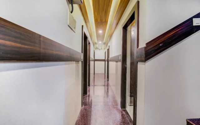 OYO 11915 Varcity Park