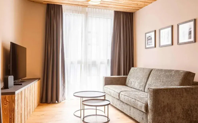 Modern Holiday Apartment With Balcony