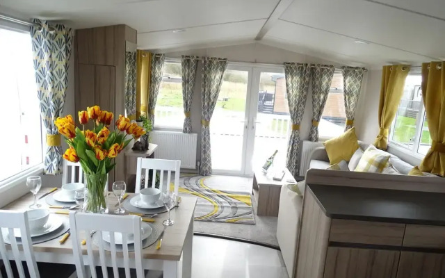 Luxury Hot Tub Retreat Caravan At Tattersall
