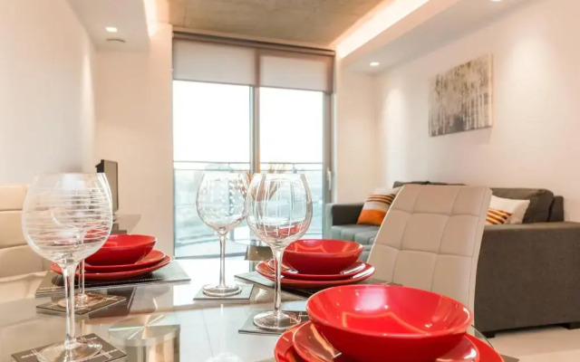 Royal Style Apartment - 5 Mins Walk to Excel London
