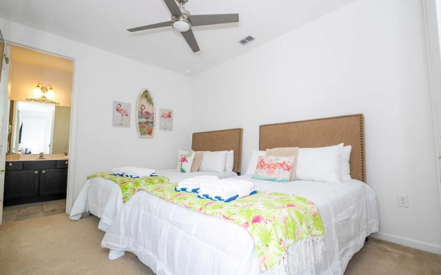 Spacious 6-bedroom Retreat Near Disney Parks